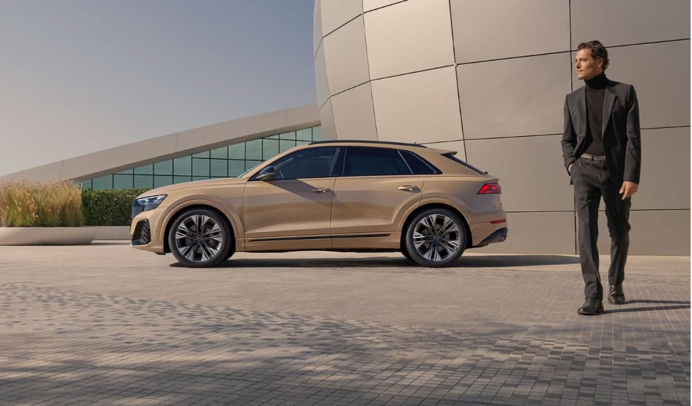 Lateral Audi Q8 SUV