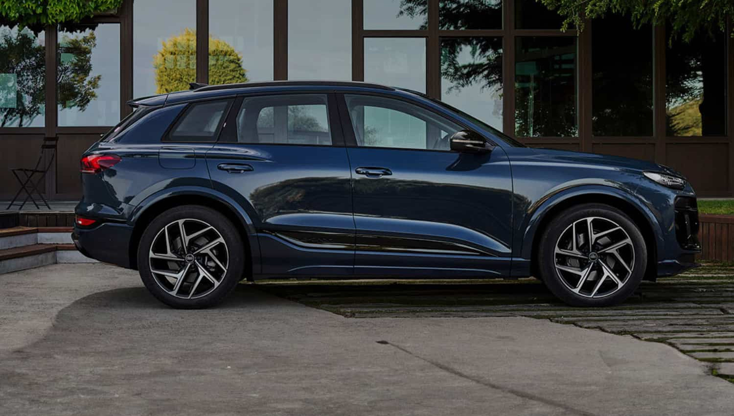 lateral Audi Q6 e-tron